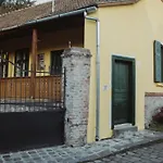 بيت للعطل Szent Florian Tuzolto Panzio *